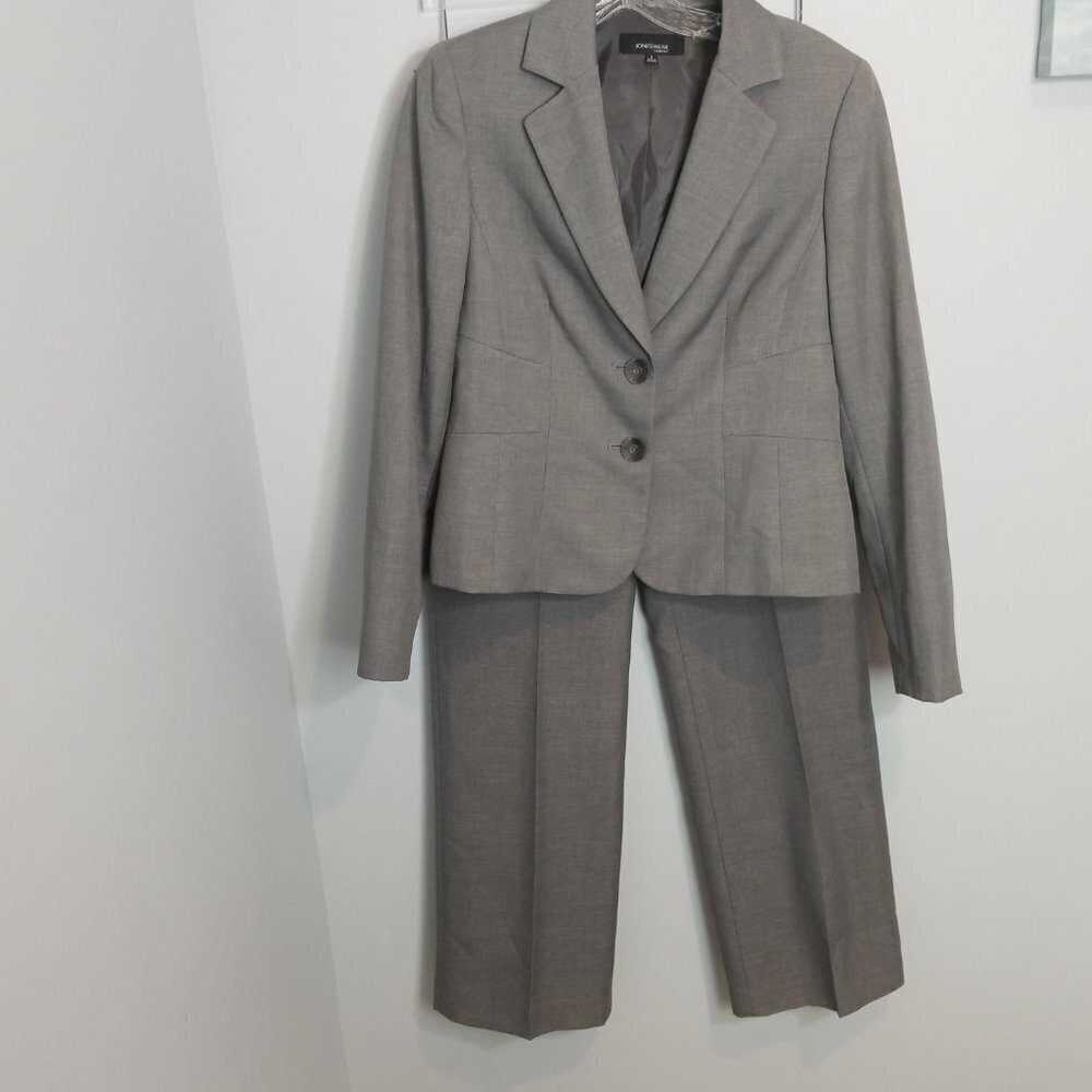 Jones Wear 2pc Gray Pant Suit Blazer 8